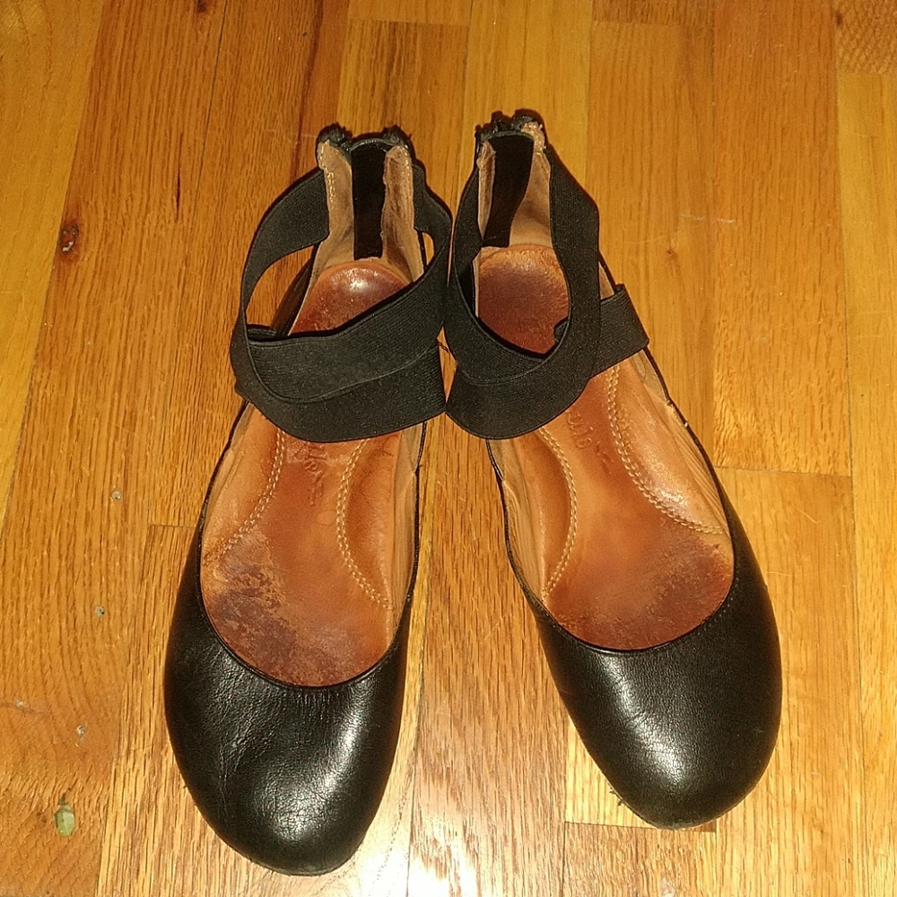 Gentle souls flats